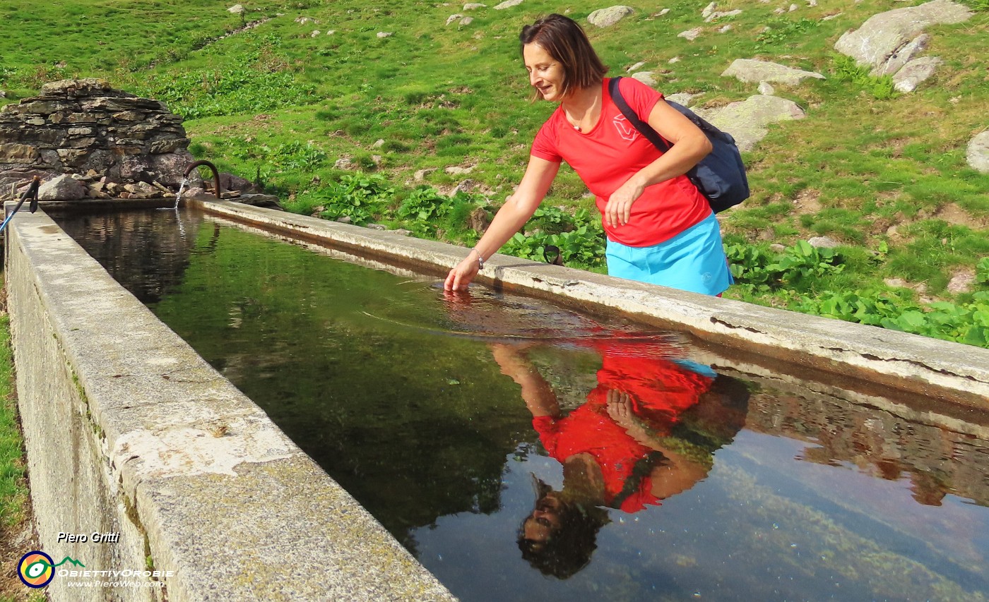 22 Bella fontana con acqua fresca!.JPG